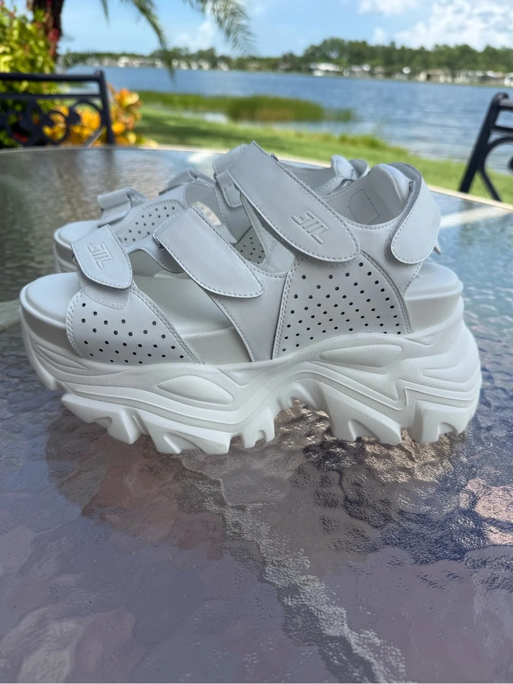Steve Madden Vamoose White Chunky Platform Sporty Sandals Sz 9.5M